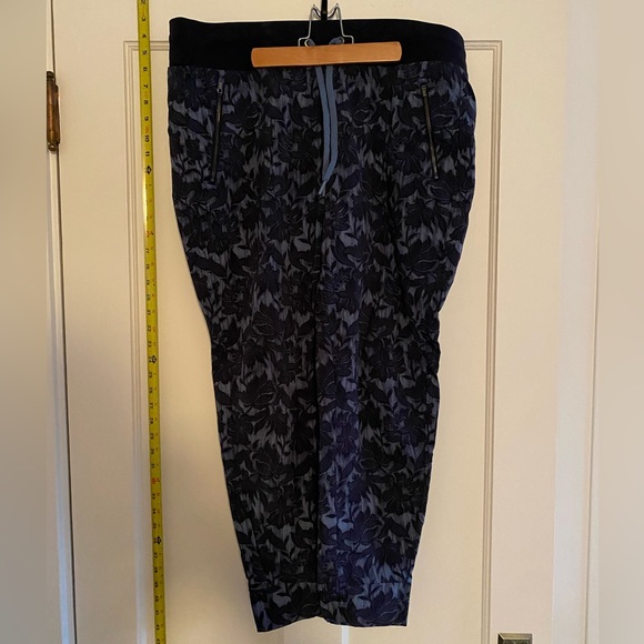 Athleta Sweatpants / Floral Trekkie North Joggers - Picture 1 of 6